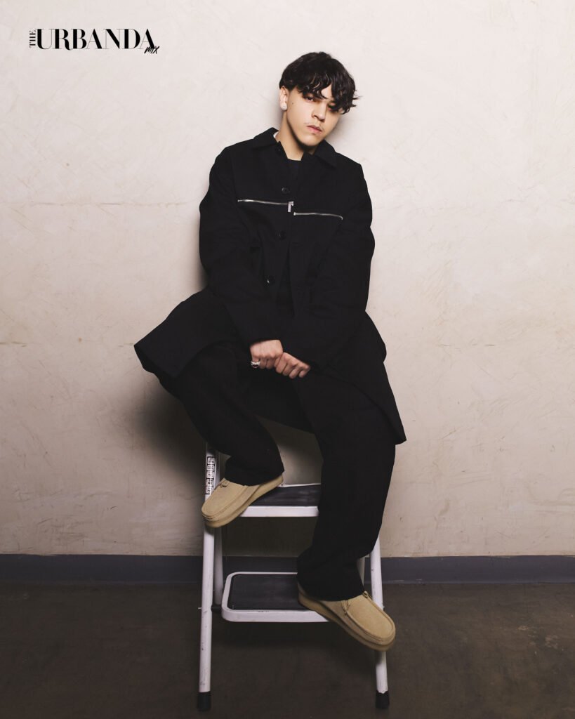 Xavi total look black con zapatos beige