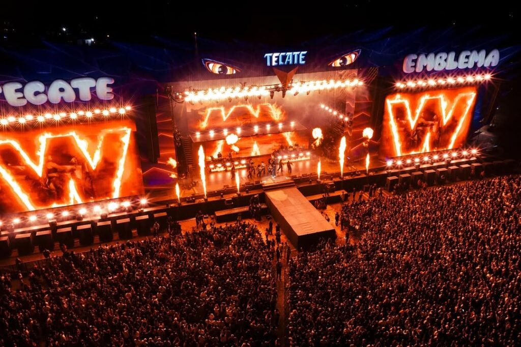 La edición del 2025 nos regaló noches increíbles con La Josa, Morat, David Guetta, Pitbull y más / Créditos: Instagram Tecate Emblema