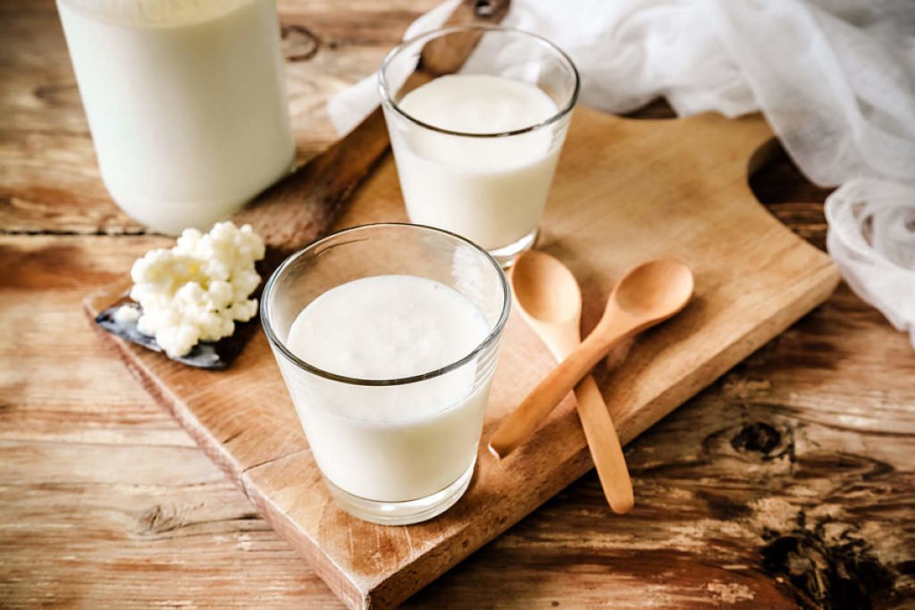 El kefir puede tener muchos beneficios, pero se debe consumir con medida.